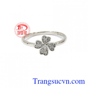 Với thiết kế mảnh và tinh tế làm toát lên vẻ nữ tính, dịu dàng của phái nữ