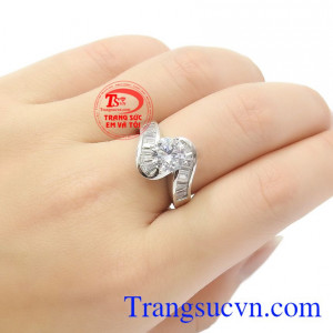 Trang sức Em và Tôi nhận thiết kế trang sức theo yêu cầu của từng khách hàng