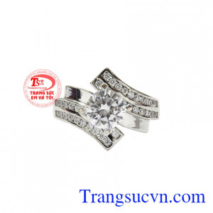 Sản phẩm nhập khẩu nguyên chiếc Hàn Quốc từ vàng trắng bền đẹp giúp các chị em thoải mái và tự tin khi sử dụng