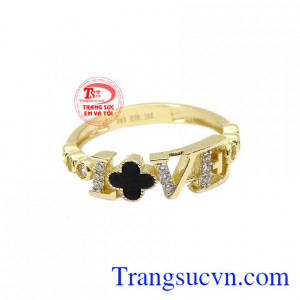 Nhẫn nữ LOVE nhập khẩu được thiết kế vô cùng độc đáo và ấn tượng.