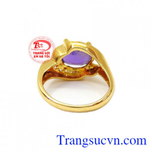 Sản phẩm hợp thời trang dễ dàng kết hợp với nhiều loại trang phục khác nhau