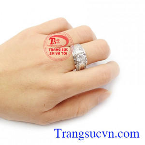 Khách hàng ưa chuộng sản phẩm nhẫn nam vàng trắng bền đẹp