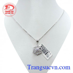 Nữ trang vàng trắng bộ 18k chất lượng, tinh tế.