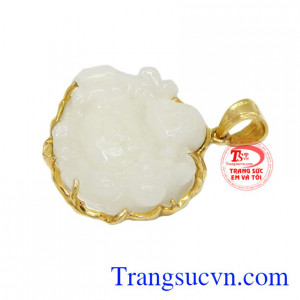 Đá Sapphire trắng có thể đem đến vận may, sự ấm no và đầy đủ.