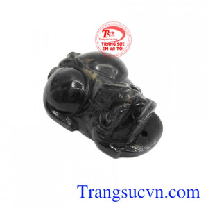 Đá Saphire giúp ho người mang đưa ra những quyết định sáng suốt, công bằng và tích cực.