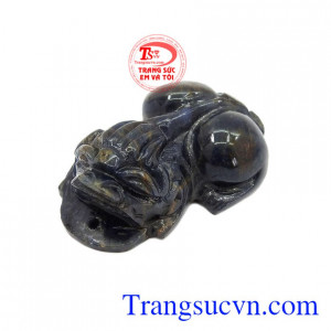 Mặt tỳ hưu Sapphire đẹp là sản phẩm được chế tác từ đá Sapphire thiên nhiên.