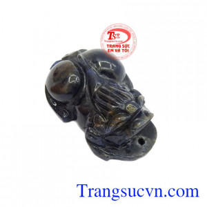 Theo thuyết ngũ hành, Sapphire là bùa may mắn cho những người mệnh Mộc và mệnh Thủy.