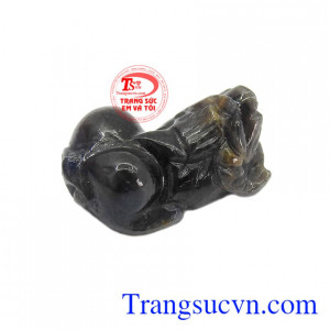 Tỳ hưu sapphire đen có giấy kiểm định từ trung tâm kiểm định uy tín cấp.