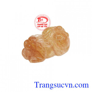 Sản phẩm được chế tác tinh xảo từ đá thạch anh tóc thiên nhiên chuẩn chất lượng