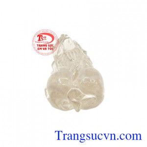 Theo phong thủy, thạch anh trắng thích hợp cho người mệnh kim và thủy