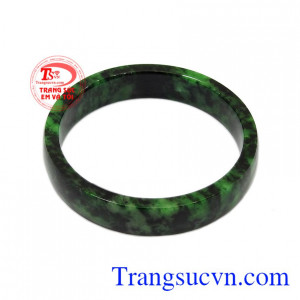 Ngọc cẩm thạch thiên nhiên có tác dụng trong phong thủy, thích hợp với nhiều mệnh.