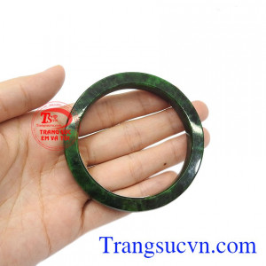 Ngọc cẩm thạch thiên nhiên có tác dụng trong phong thủy, mang lại sự may mắn và bình an.