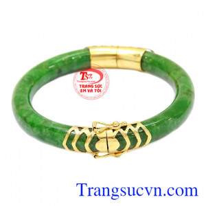 Vòng ngọc cẩm thạch bọc vàng 14k tôn lên vẻ quý phái, sang trọng cho phái nữ.