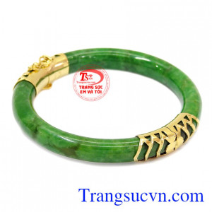 Ngọc cẩm thạch có thể đem đến may mắn về sức khỏe và phòng thủy cho người đeo.