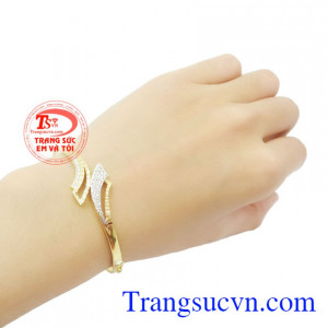 Vòng tay mẫu mã đẹp phù hợp nhiều lứa tuổi. Vòng tay nữ đính đá độc đáo