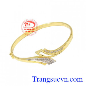 Vòng tay nữ đính đá độc đáo chất lượng cao. 