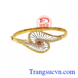 Vòng tay vàng sang trọng dành cho nữ,vòng tay vàng đeo hợp thời trang, chất lượng đảm bảo uy tín, khách hàng ưa chuộng nhiều năm