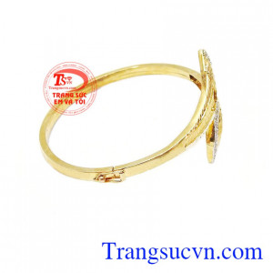 Vòng tay vàng sang trọng