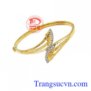 Vòng tay vàng sang trọng