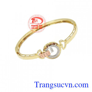 Vòng tay vàng thời trang kiểu dáng thời trang, được các bạn nữ yêu thích
