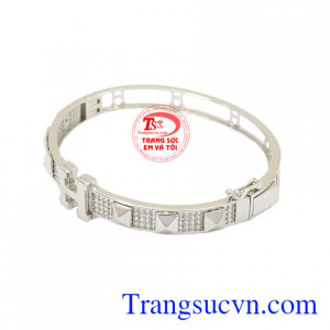 Vòng tay vàng trắng Korea mang lại sự nhẹ nhàng, quý phái cho người đeo.