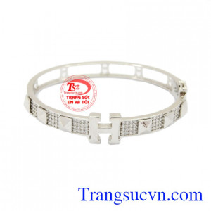 Vòng tay vàng trắng Korea là sản phẩm được chế tác từ vàng 10k được nhập từ Korea.