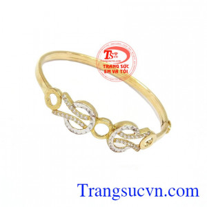 Vòng tay vàng đeo hợp thời trang, chất lượng đảm bảo uy tín, khách hàng ưa chuộng nhiều năm