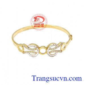 Vòng nữ vàng ý nghĩa sản phẩm đảm bảo chất lượng, thiết kê và chế tác theo công nghệ mới với độ sắc nét cao