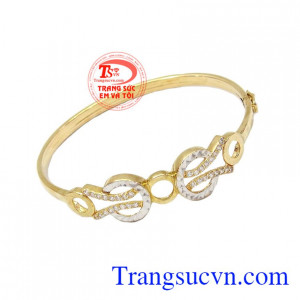 Vòng tay vàng sang trọng dành cho nữ là món quà ý nghĩa trong các dịp lễ tết
