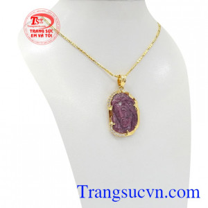 Bộ dây Chúa bọc vàng được chế tác tinh tế, đẹp mắt.