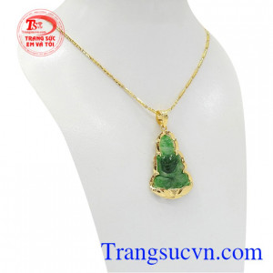 Bộ dây chuyền mặt Phật bọc vàng dễ kết hợp với nhiều kiểu quần áo.