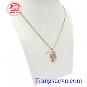Bộ dây chuyền Sapphire tài lộc là lá bùa may mắn, bình an và tài lộc cho người đeo, rất được phái đẹp ưa chuộng Bộ dây chuyền Sapphire tài lộc