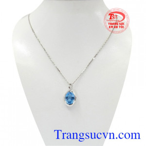 Bộ dây chuyền Topaz sang trọng là ản phẩm với sự kết hợp giữa mặt dây đá Topaz bọc vàng và dây chuyền vàng trắng. Bộ dây chuyền Topaz sang trọng tôn lên vẻ sang trọng, nữ tính cho phái đẹp. Bộ dây chuyền Topaz sang trọng được thiết kế tỉ mỉ, tinh tế. Bộ d