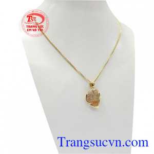 Bộ dây chuyền thạch anh tóc may mắn là lá bùa may mắn, bình an và tài lộc cho người đeo, rất được phái đẹp ưa chuộng,Bộ dây thạch anh tóc may mắn