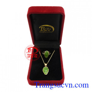 Sản phẩm thích hợp thích hợp làm quà tặng cho người thân hoặc bạn bè,Bộ trang sức Nephrite đẹp