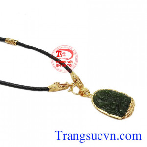 Sự kết hợp ngọc nephrite với vàng tây bền đẹp giúp sản phẩm càng thêm sang trọng hơn. Bộ trang sức nephrite hư không tạng bồ tát