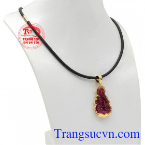 Bộ trang sức phật bà ruby mệnh hỏa được kết hợp từ mặt dây và dây chuyền. 