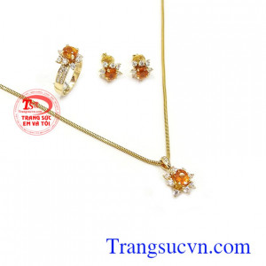 Bộ trang sức Sapphire là dòng sản phẩm rất được phái đẹp ưa chuộng Bộ trang sức Sapphire bình an