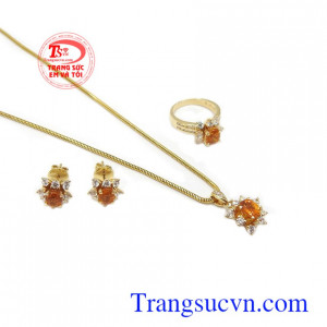 Bộ trang sức Sapphire bình an kết hợp sang trọng, tinh tế và thời trang, phù hợp phong cách phái đẹp Bộ trang sức Sapphire bình an