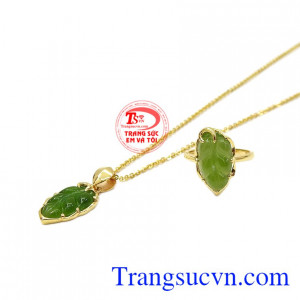 Bộ trang sức nữ Nephrite với ngọc Nephrite có tác dụng mang lại may mắn, giàu sang, thịnh vượng, sự nghiệp cho người đeo, là món quà tặng ý nghĩa cho người yêu thương,Bộ trang sức Nephrite