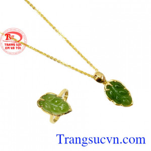 Bộ trang sức Nephrite kết hợp độc đáo, thời trang giữa nhẫn, mặt dây và dây chuyền mang lại nét quyến rũ, sang trọng và đẳng cấp,Bộ trang sức Nephrite