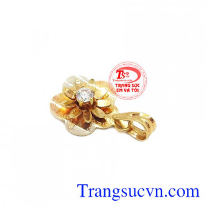 Bông hoa vàng 18k italy hàng nhập khẩu đeo bền đẹp và tinh tế. Bông hoa may mắn vàng 18k