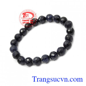 Chuổi sapphire đẹp 9 ly mang lại cảm giác êm đềm và tập trung tâm trí, giảm sự mệ mỏi, căng thẳng và giúp giảm huyết áp, chống mất ngủ, đau lưng hiệu quả