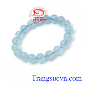 Đá Aquamarine được hình thành từ sâu trong lòng đất, trải qua nhiều điều kiện địa chất phức tạp trong thời gian dài nên nó mang nguồn năng lượng tinh khiết, rất tốt để làm trang sức đá đeo trên người