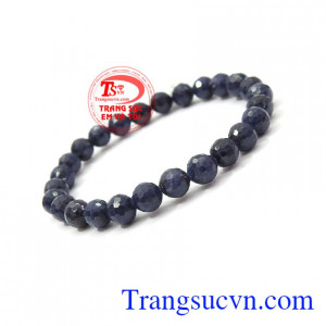 Chuổi tay sapphire thiên nhiên 7 ly là sản phẩm chuỗi tay đẹp được chế tác tỉ mỉ với những đường facet làm cho sản phẩm có ánh rất đẹp