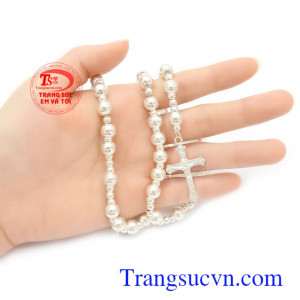 Chuỗi tràng hạt bạc đẹp là phương thế giúp người năng lần chuỗi tránh dịp tội và gần Chúa hơn, mang lại bình an, may mắn cho người đeo Chuỗi tràng hạt bạc đẹp