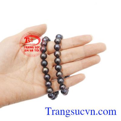 Chuỗi vòng ngọc trai kiêu sa thích hợp làm quà tặng người phụ nữ thân yêu của bạn.