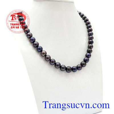 Chuỗi vòng ngọc trai kiêu sa giúp người phụ nữ trở nên kiêu hãnh, toát lên vẻ đẹp sang trọng quý phái