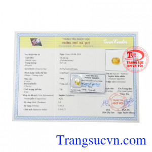 Đá ép vỉ Sapphire may mắn có giấy kiểm định.