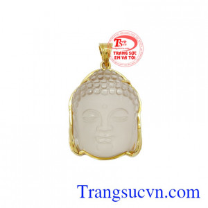 Đầu phật Adida vàng là sản phẩm được chế tác từ đá thạch anh trắng thiên nhiên bọc vàng 14k.